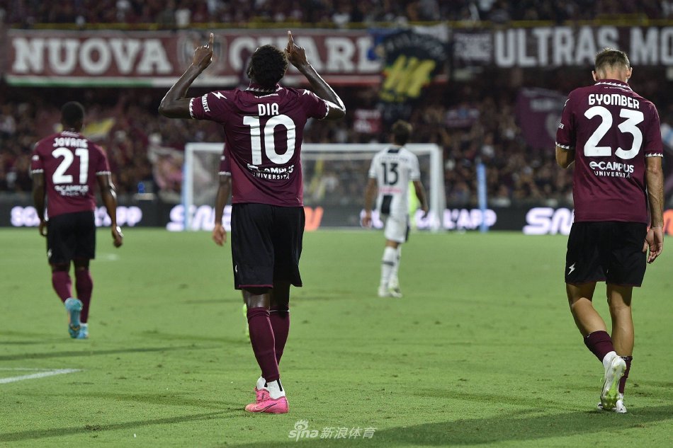 所以他更倾 所以他更倾